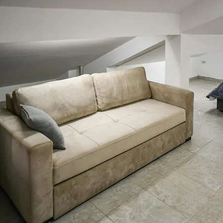 アパート Talani House